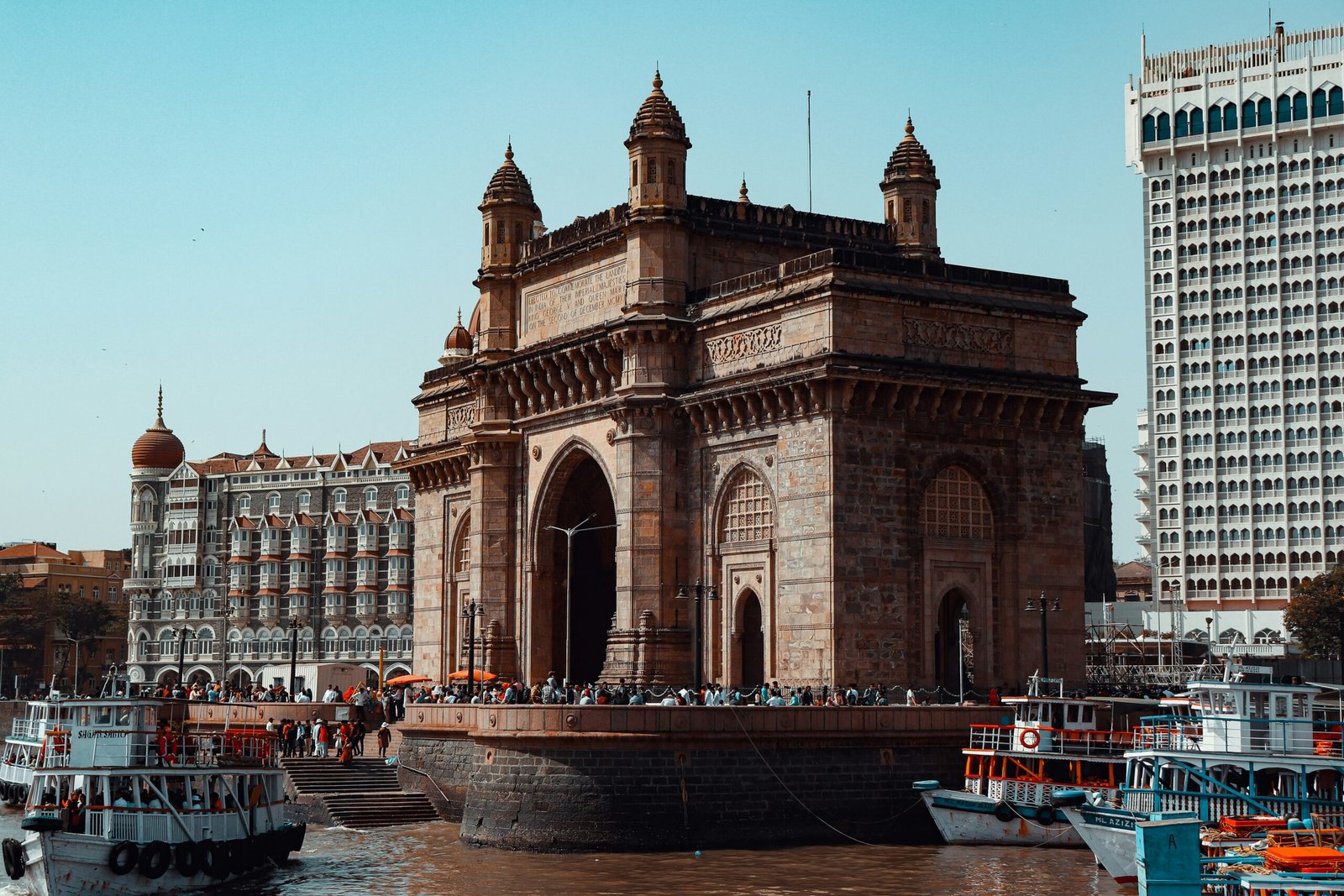 Mumbai street life and local food