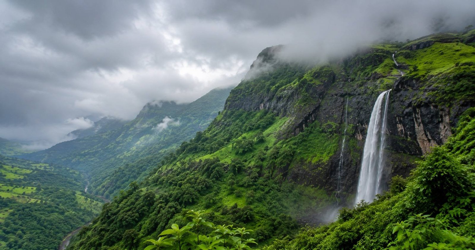 A Slow Weekend at Tamhini Ghat: Waterfalls, Misty Roads and Mulshi Lake